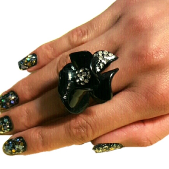 Jewelry - 💍Black🖤stretch🌸flower✨rhinestone ring